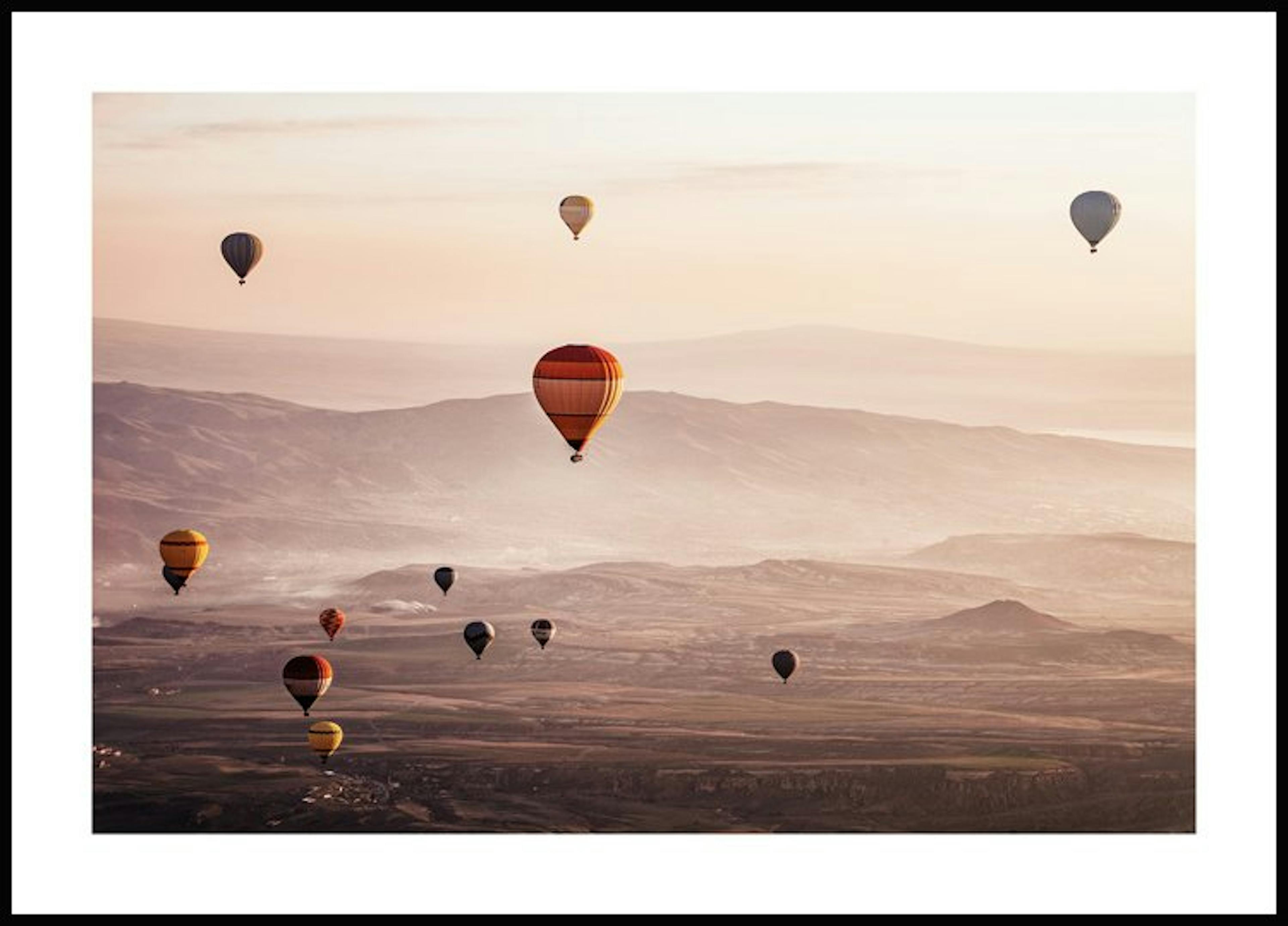 Heißluftballon bei Sonnenaufgang Poster 0
