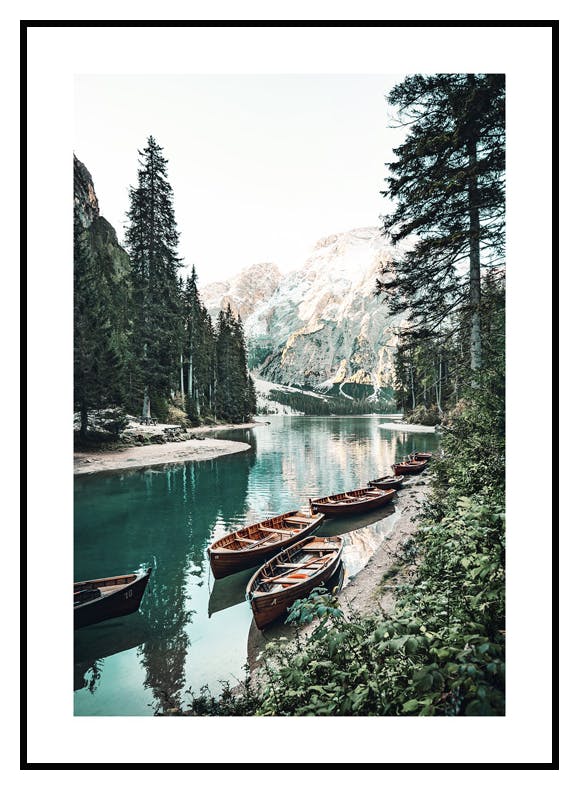 Boten met Bergen Poster (21x30 cm) - Poster Store