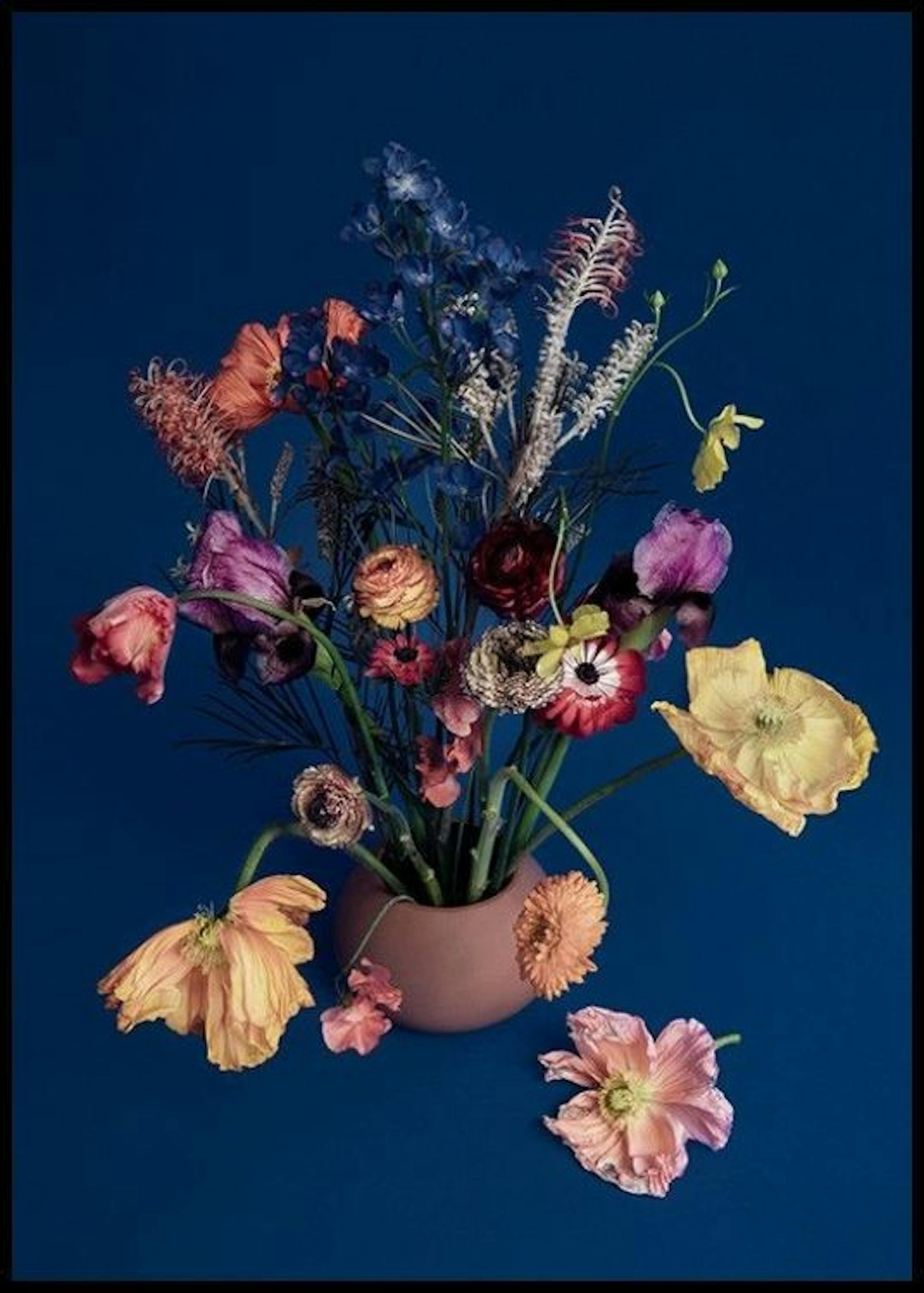 Bodegón Azul con Flores No1 Póster thumbnail