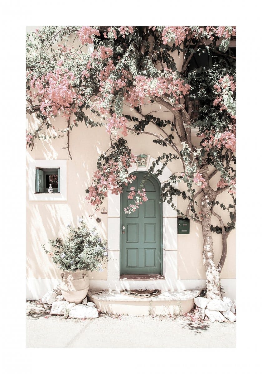 ピンクの花と緑のドア ポスター 0