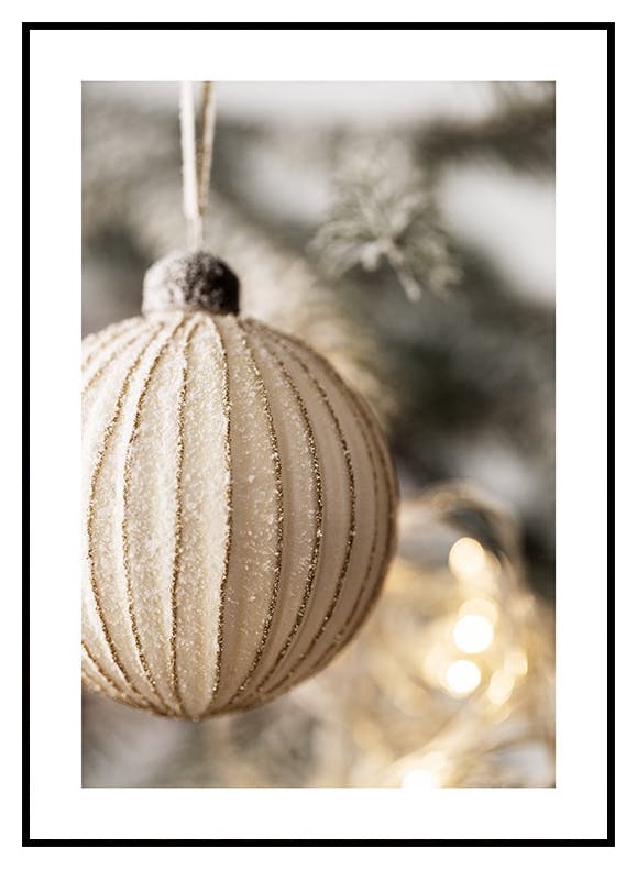 Prints Golden Bauble Poster (50x70 cm) - Poster Store