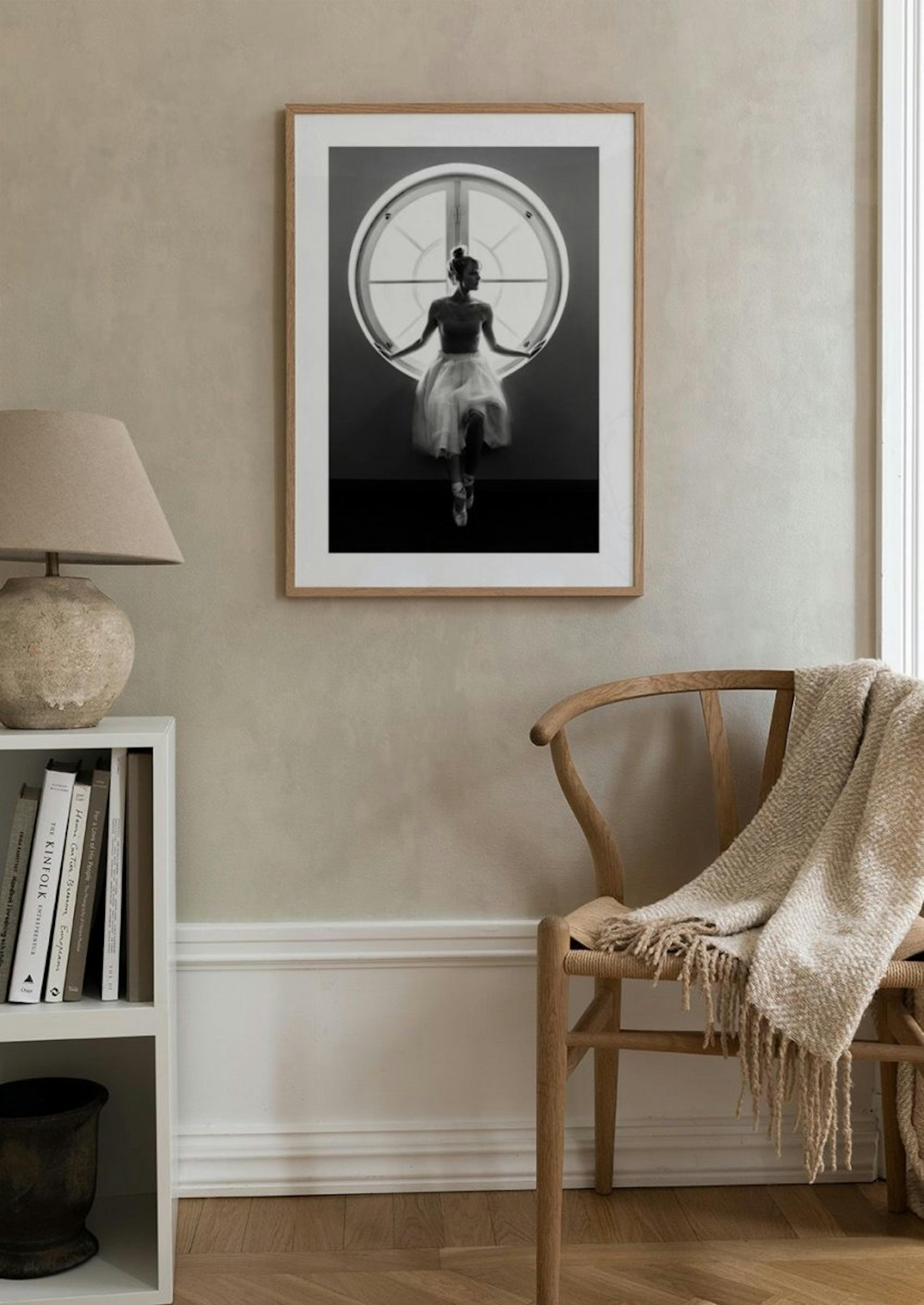 Bailarina en Ventana Póster thumbnail