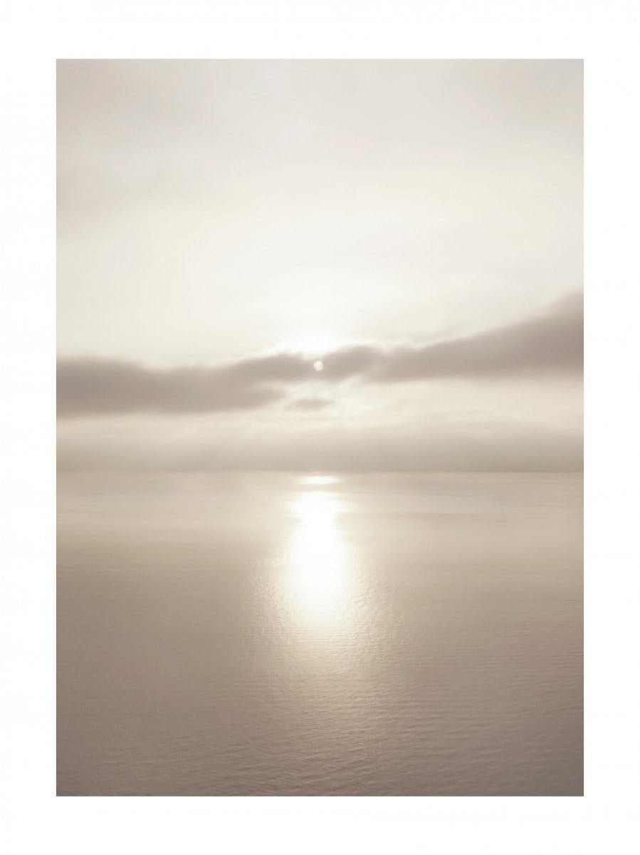 Coucher de soleil sur l'océan Poster 0
