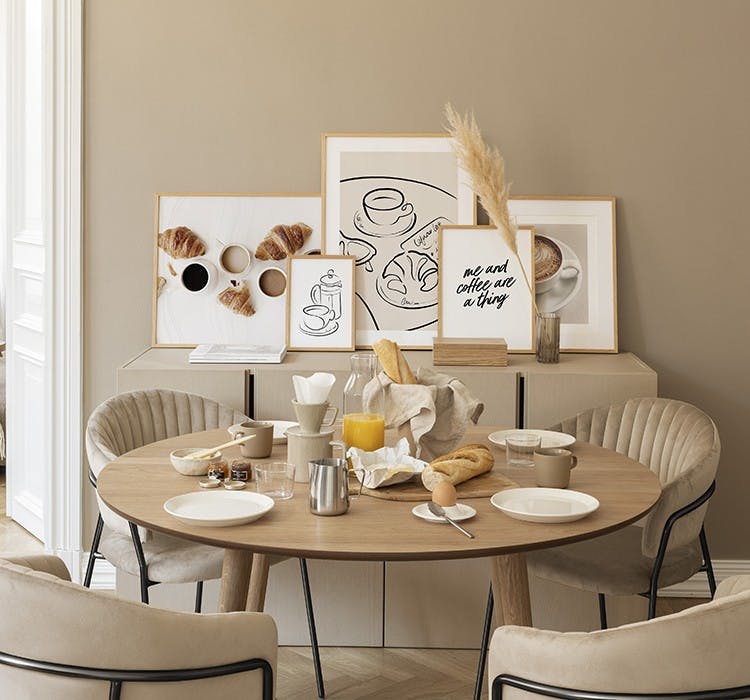 Tavelvägg för köket med kaffeposters i brunt och beige med ekramar för köket (ONE SIZE) - Poster Store