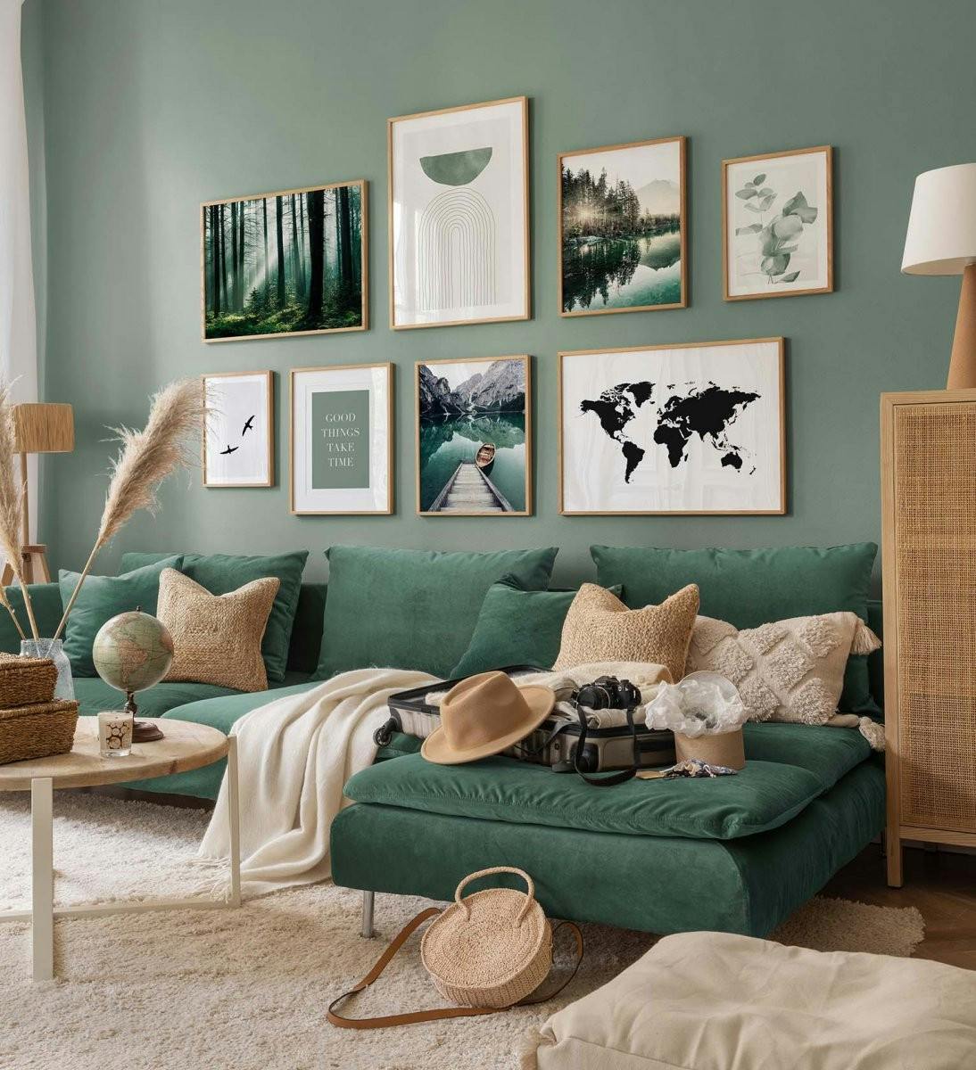 Groene en gezellige galeriewand met natuurprints met eikenhouten lijsten voor de woonkamer (ONE SIZE) - Poster Store
