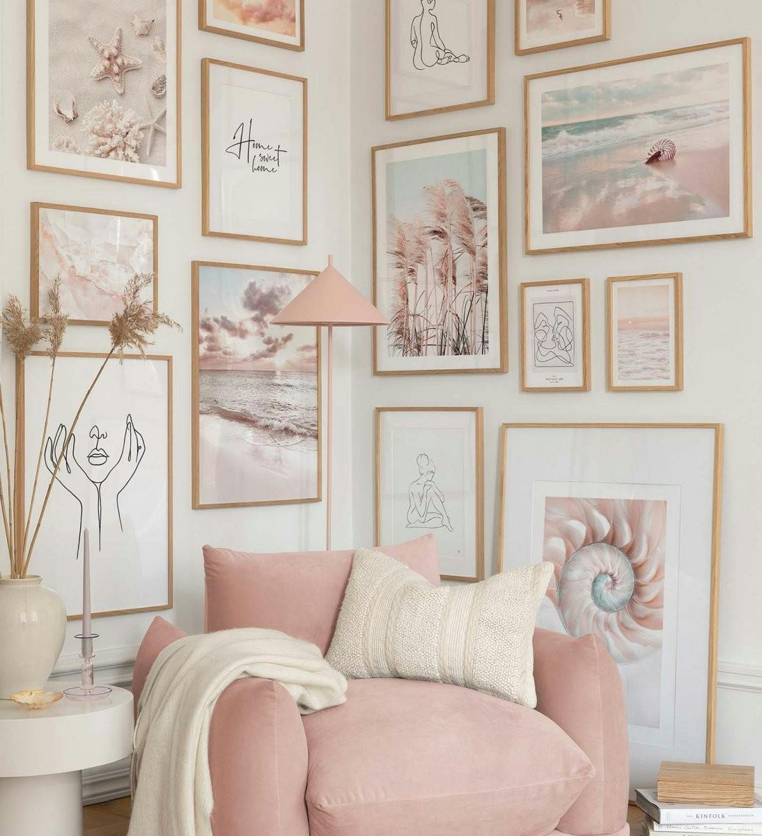 Różowa i tropikalna ściana galerii z dębowymi ramami do salonu lub sypialni (ONE SIZE) - Poster Store