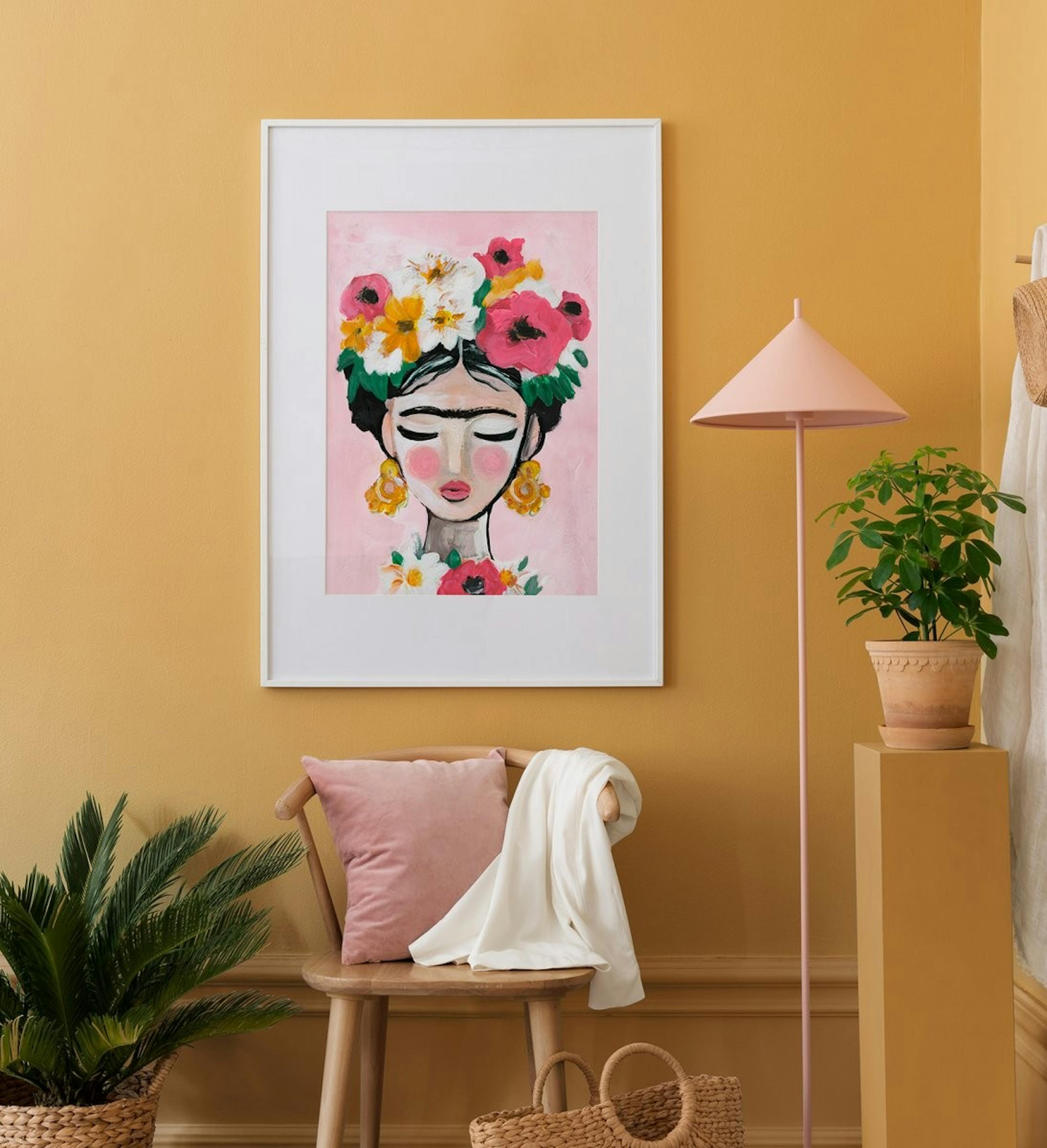 Frida Kahlo fotowand in vrolijke kleuren met eikenhouten lijst voor in de hal of woonkamer