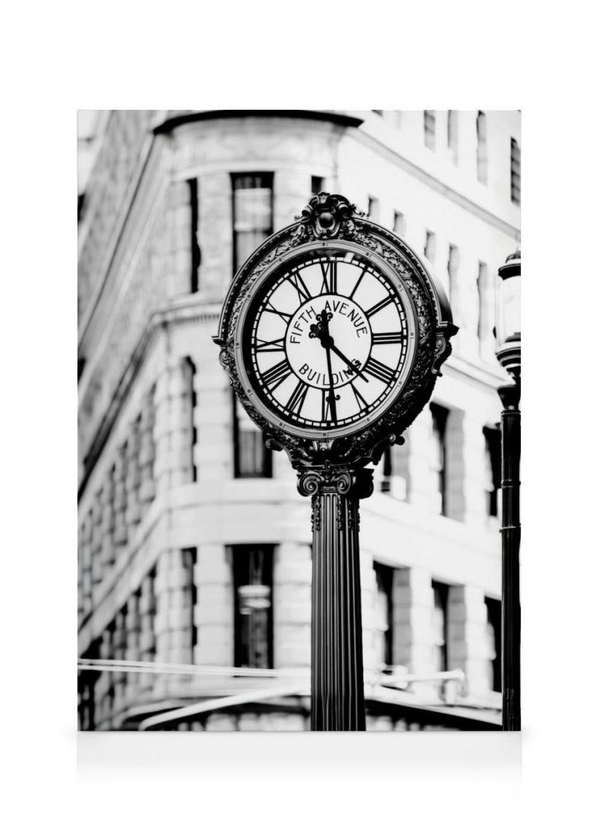 Fifth Avenue Building Clock Canvas (70x100 cm - Fotolijst Zwart) - Poster Store