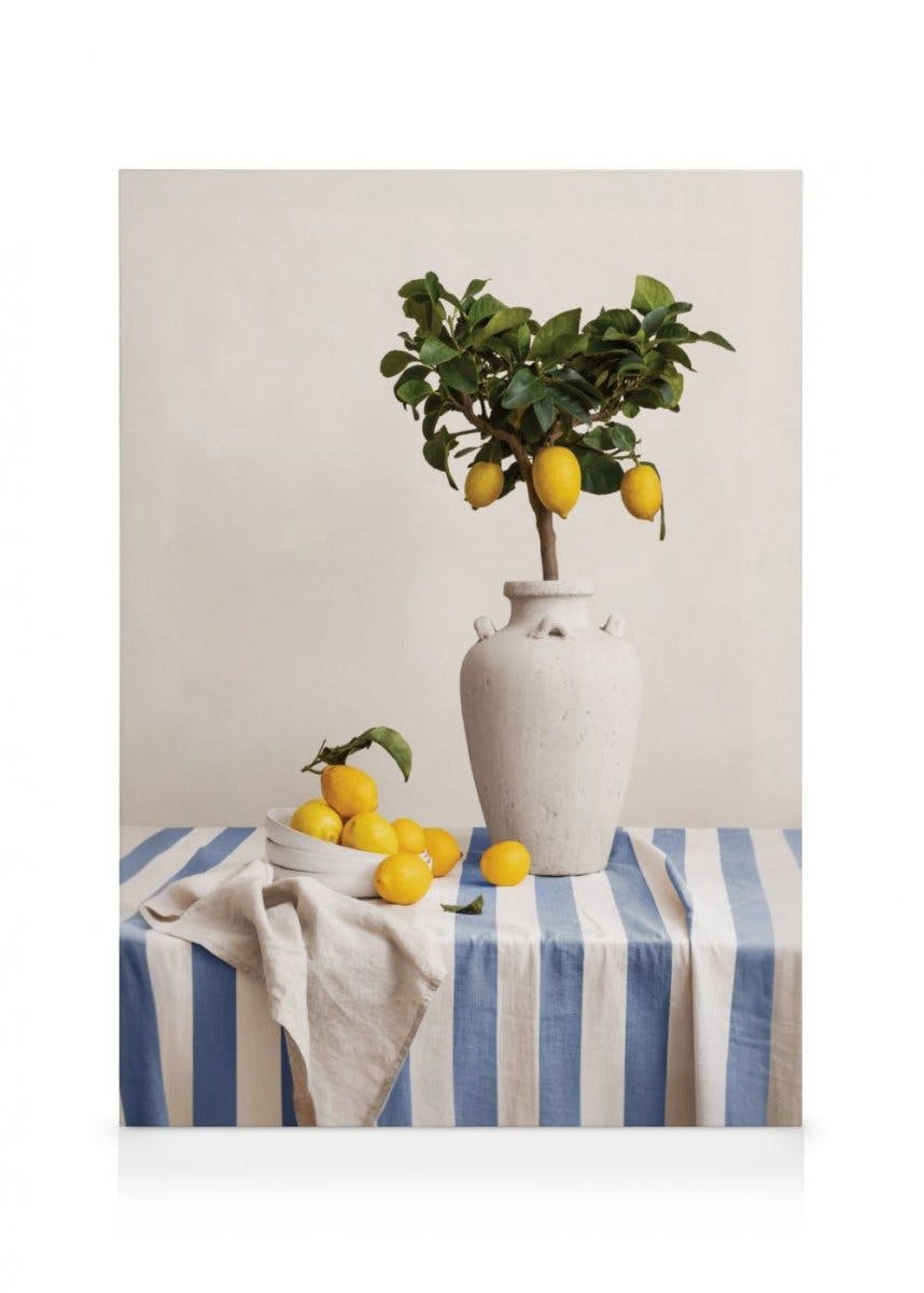 Citrons sur Table Toile (50x70 cm - Cadre de chêne) - Poster Store