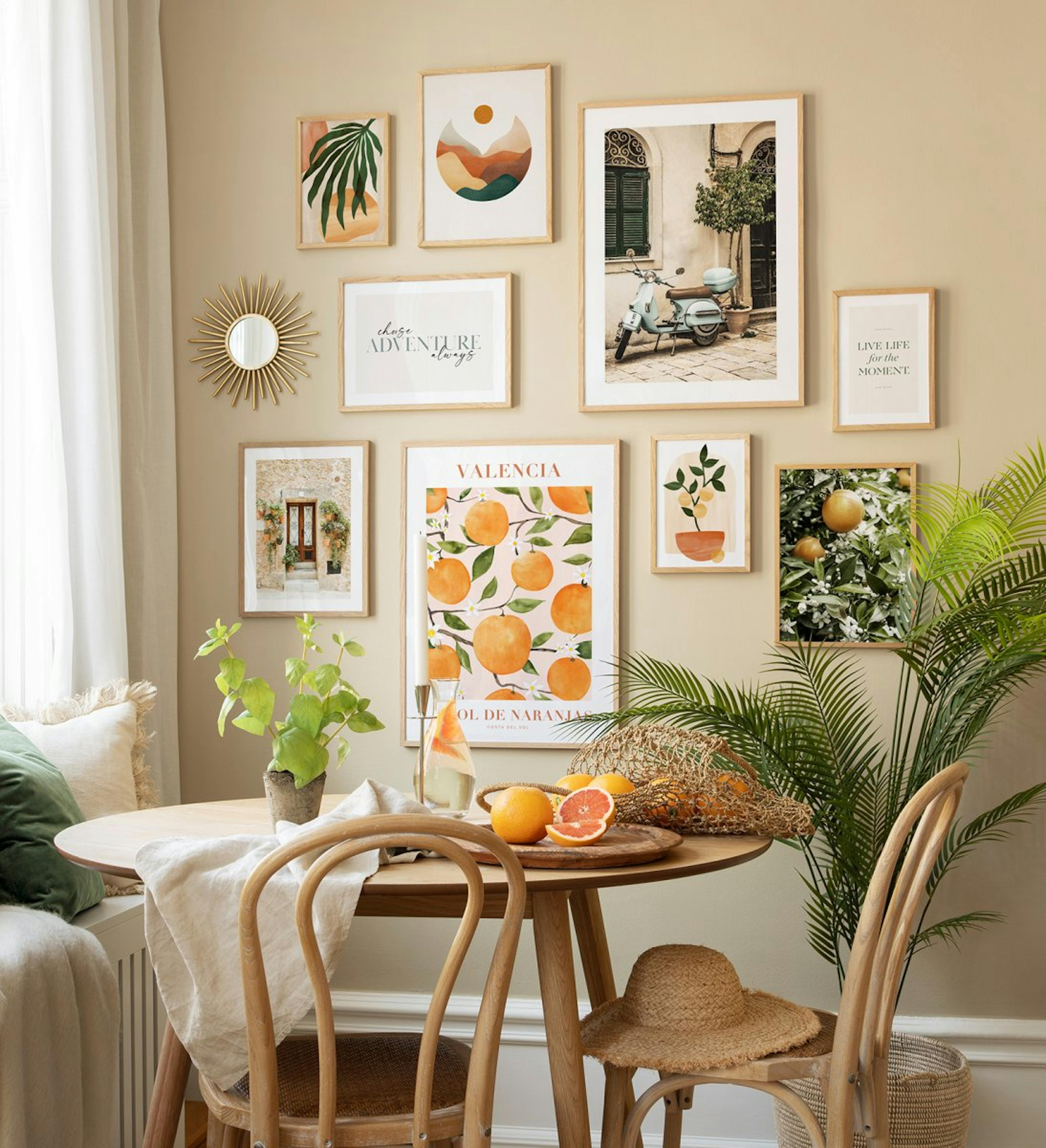 Décoration murale élégante pour votre cuisine. Laissez-vous inspirer par ces affiches branchées et ces cadres en chêne et rénove