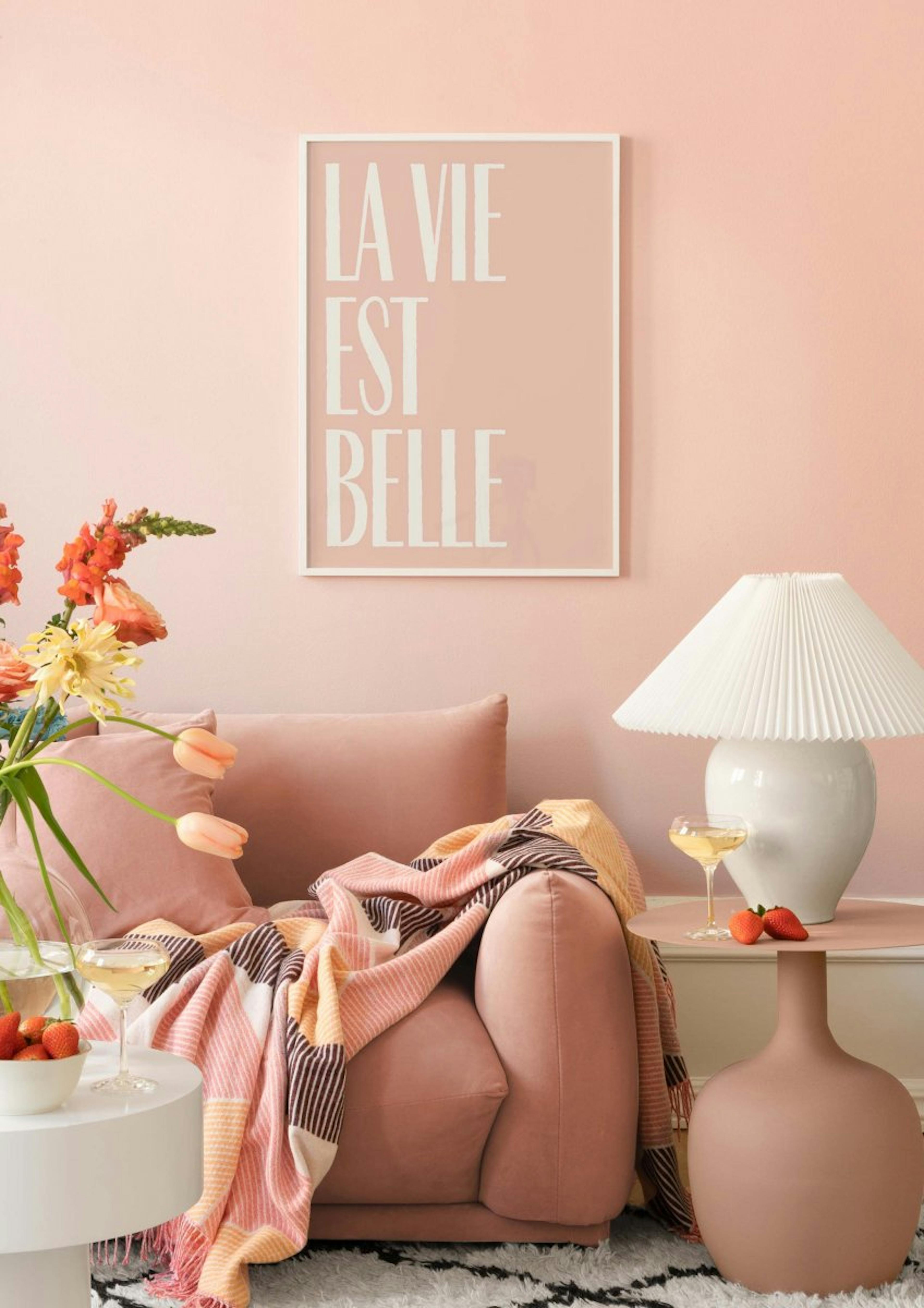 La Vie Est Belle Plakát thumbnail