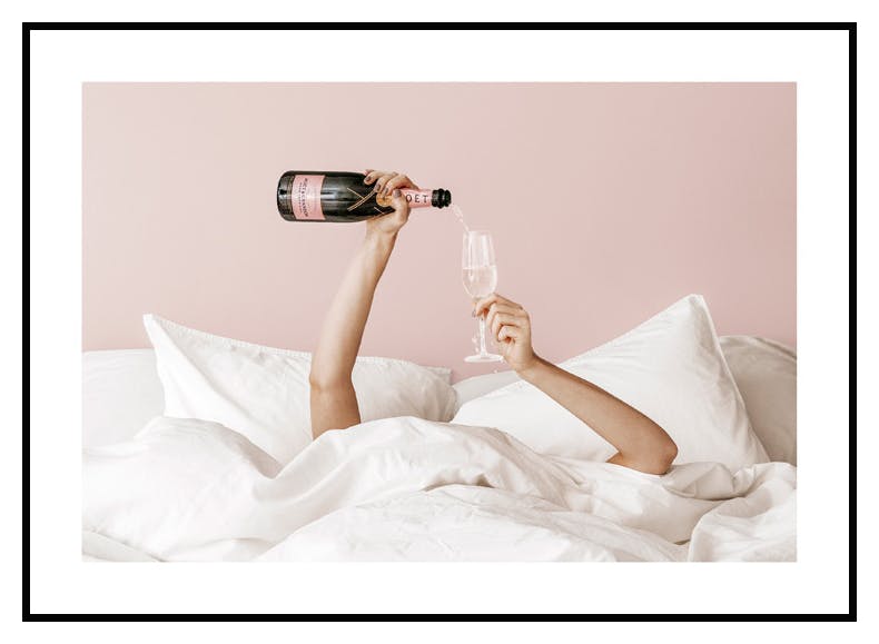 Champagne in Bed (21x30 cm) - Poster Store