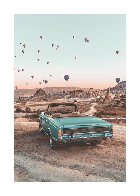 Poster cu mașină retro în Cappadocia 0