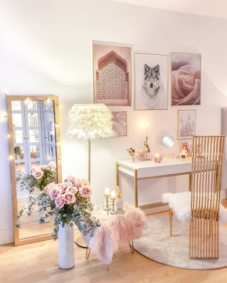 Roze fotowand kleedkamer bloemen posters