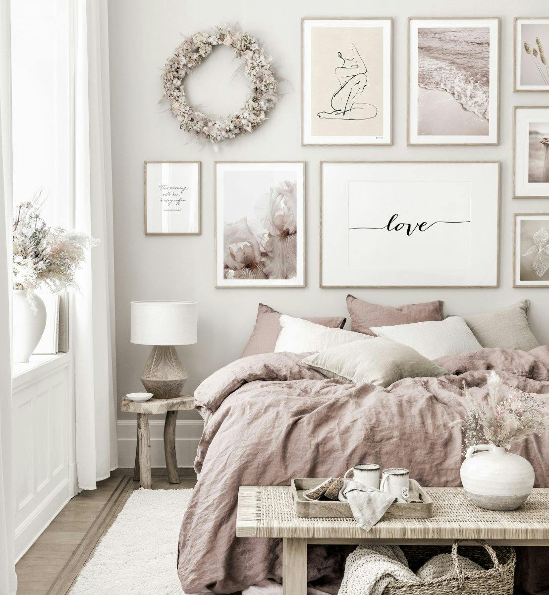 Mural de cuadros bonito pósters relax dormitorio terracotta marcos de roble