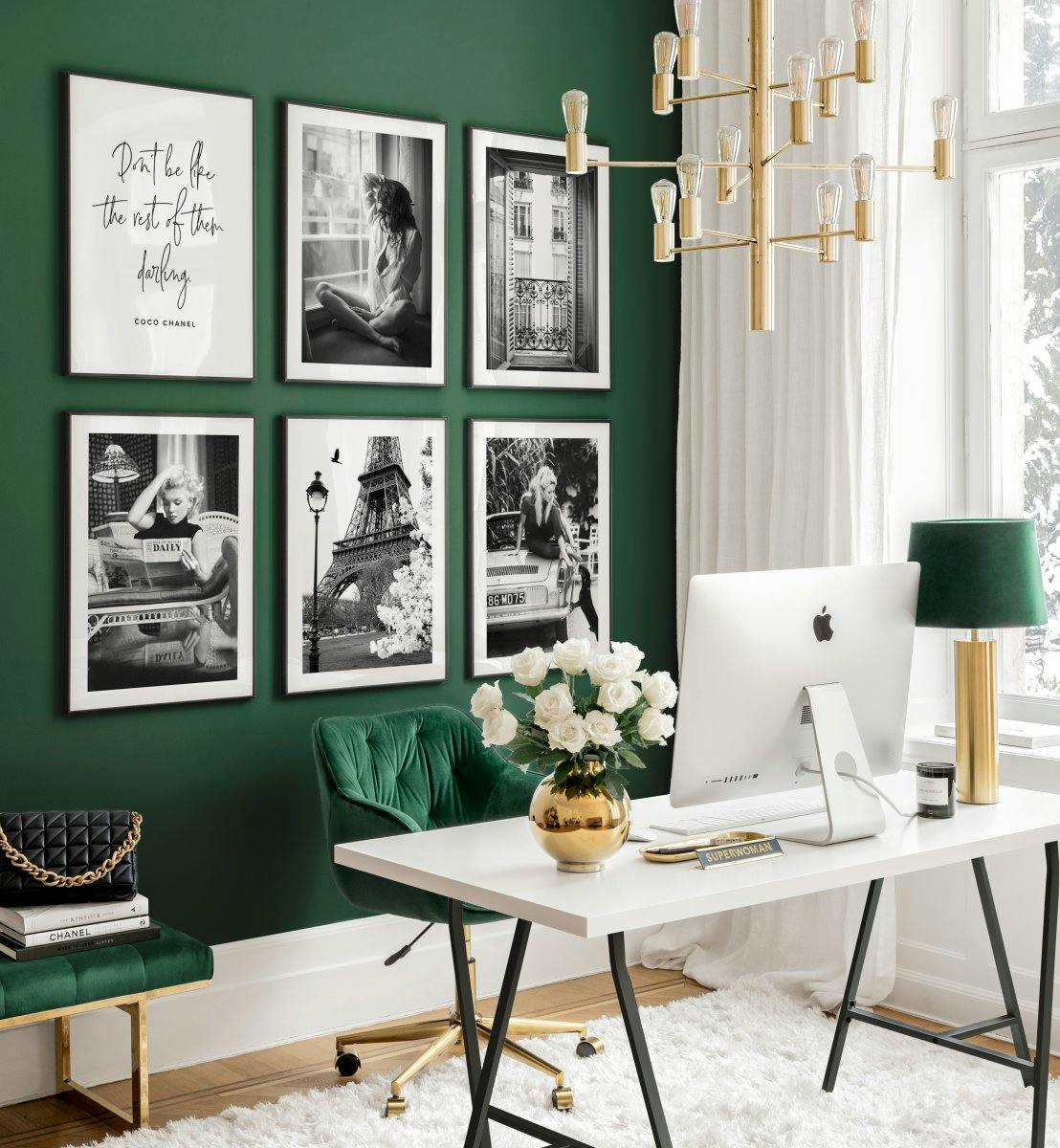 Černobílé obrazy vintage styl home office interiér