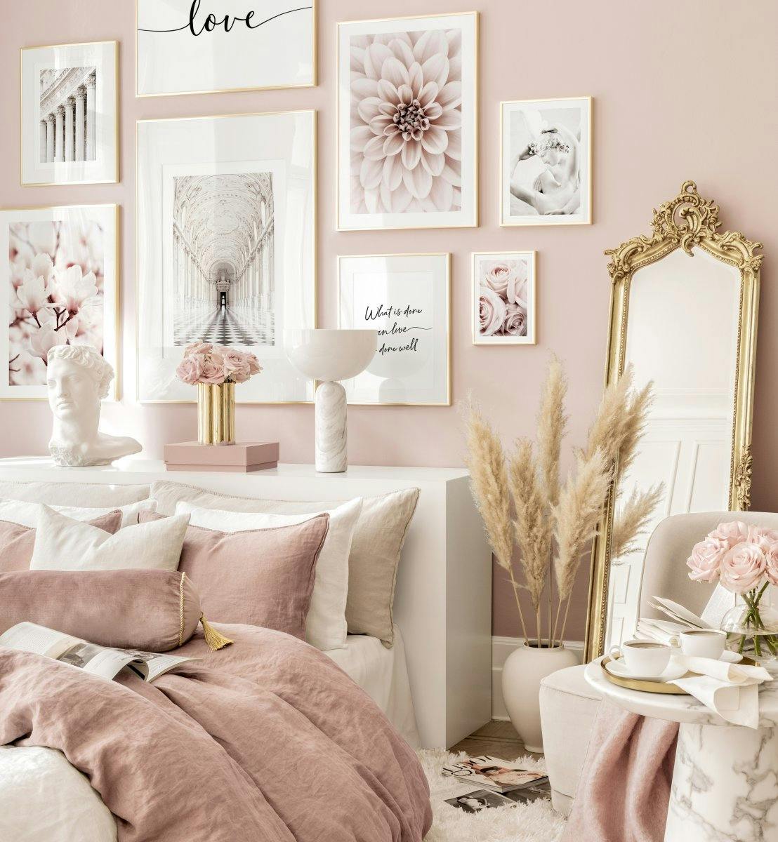 Rosa drøm bildevegg blomsterplakater rosa interiør gullrammer
