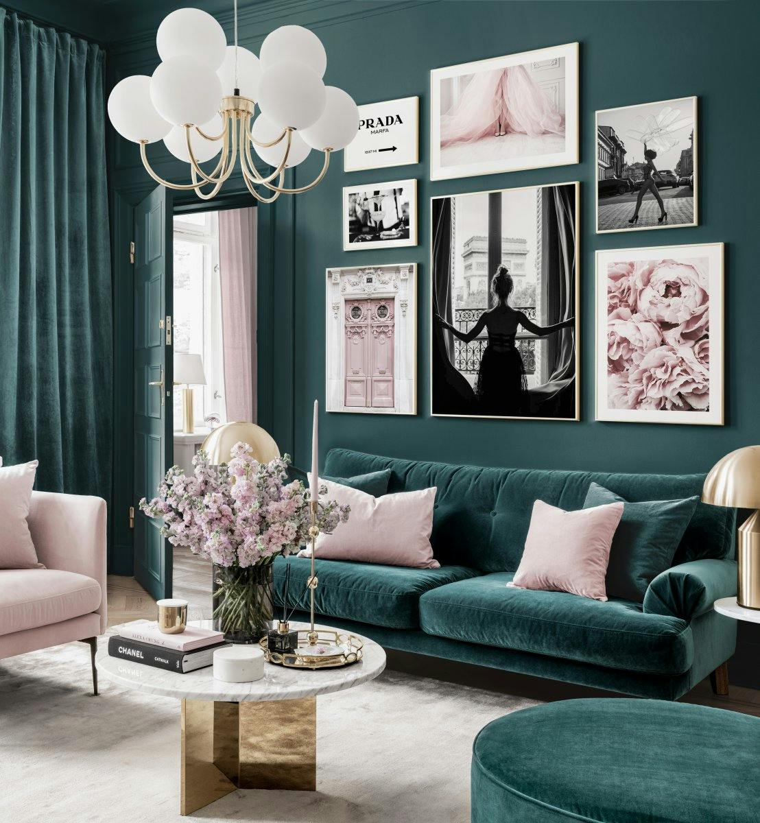 Elegante Bilderwand petrol rosa Wohnzimmer Fashion Poster Prada Goldrahmen