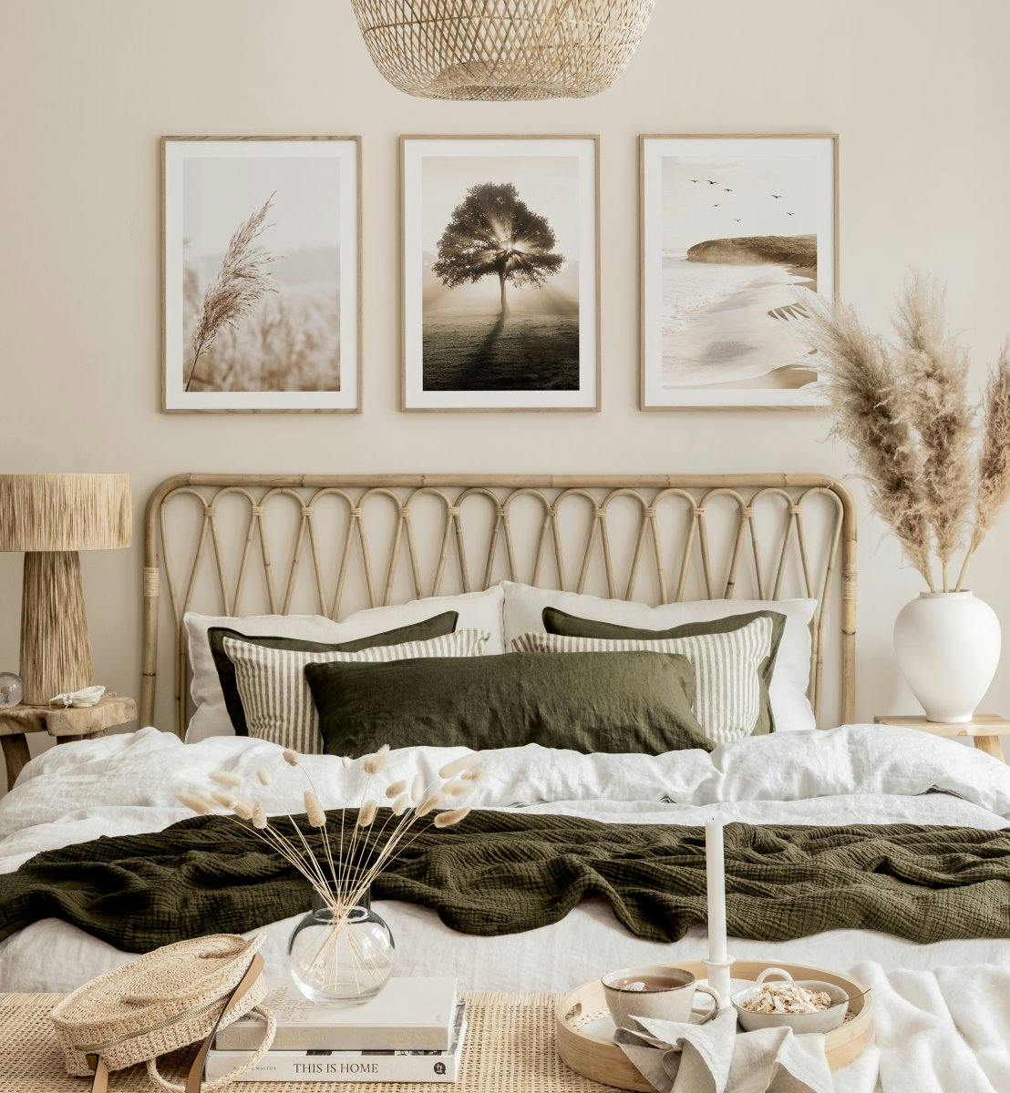 Rustige slaapkamer fotowand natuur prints mindfulness posters groen beige slaapkamer