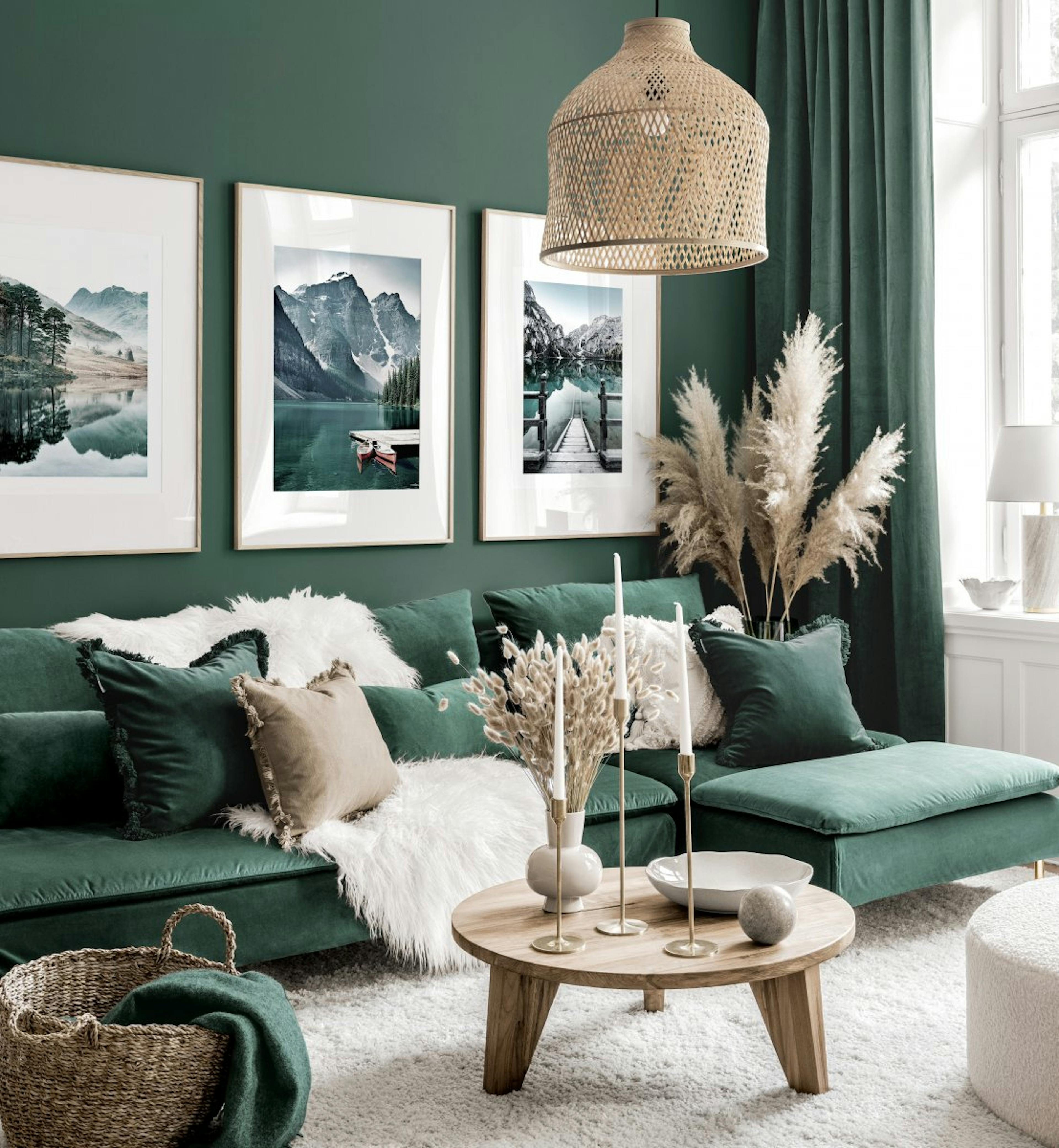 Atemberaubende Bilderwand grünes Wohnzimmer Naturposter Eichenrahmen