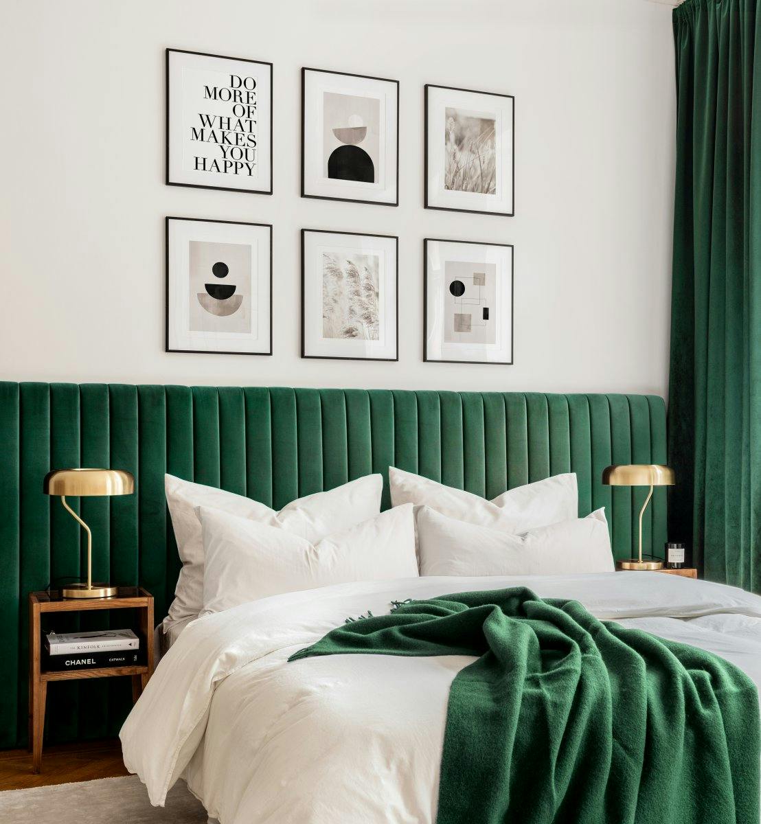Zelená ložnice šedá elegantní dekorace grafický motiv