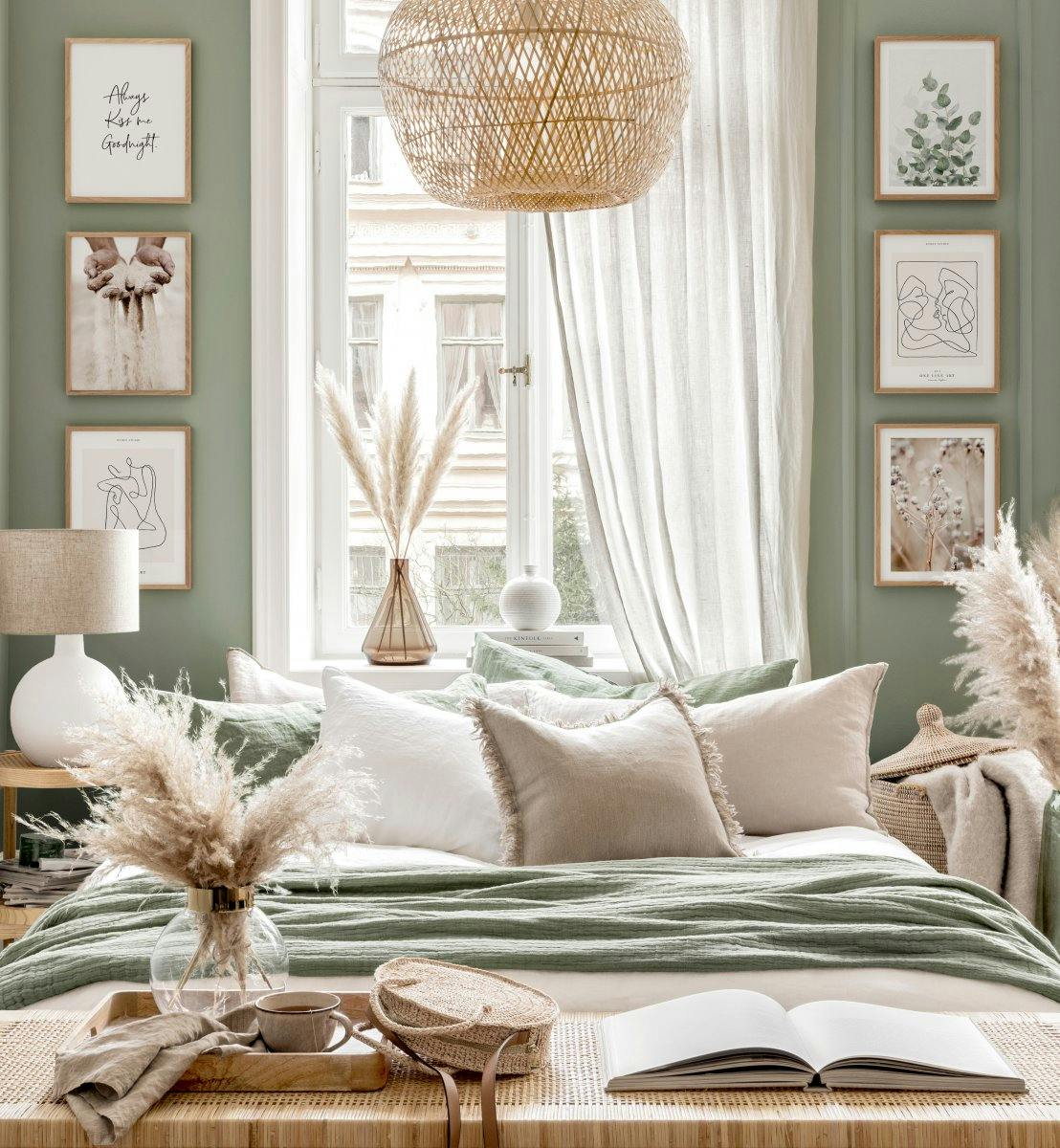 Decor dormitor modern tablouri cu linii rame de stejar