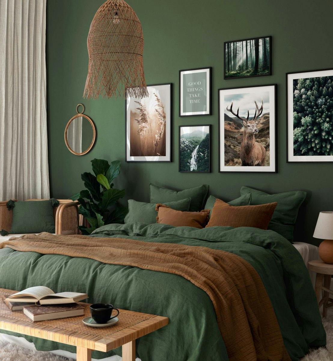 Grønne og brune naturplakater samt fotografier, perfekt til soveværelset