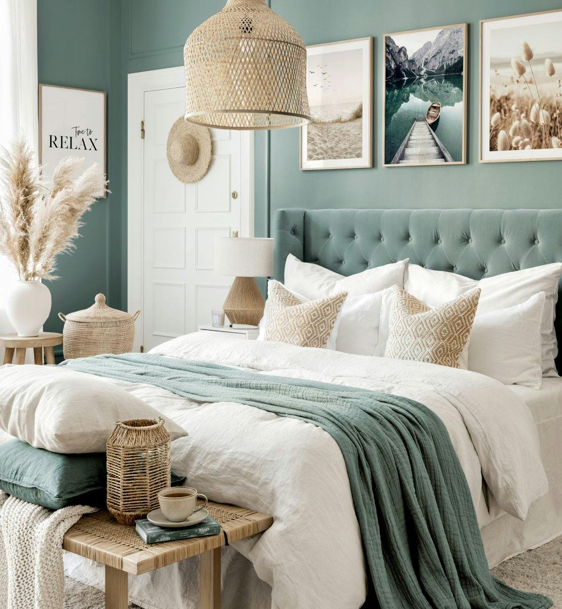 جدار غرفة النوم لصور الشاطئ الأزرق مع إطارات خشب البلوط
