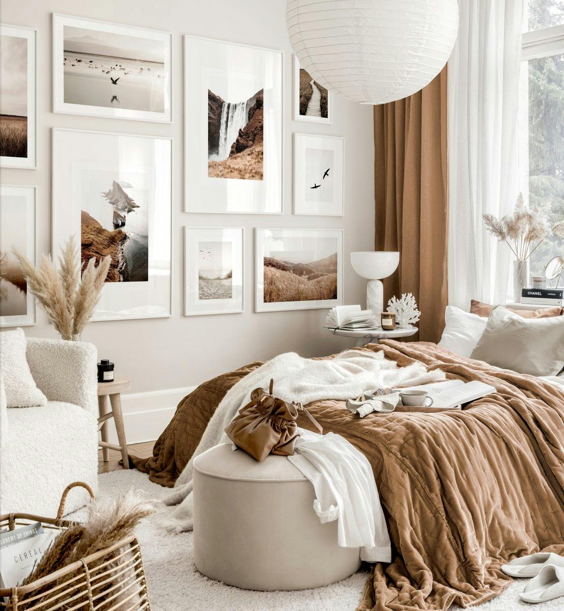 自然はデザイン ブラウン 壁デコ 寝室 白い木製フレーム