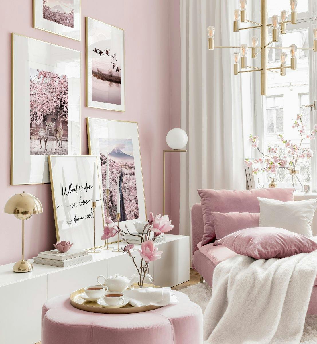 Romanttinen tauluseinä vaaleanpunaiset julisteet makuuhuoneen taulut kultakehykset