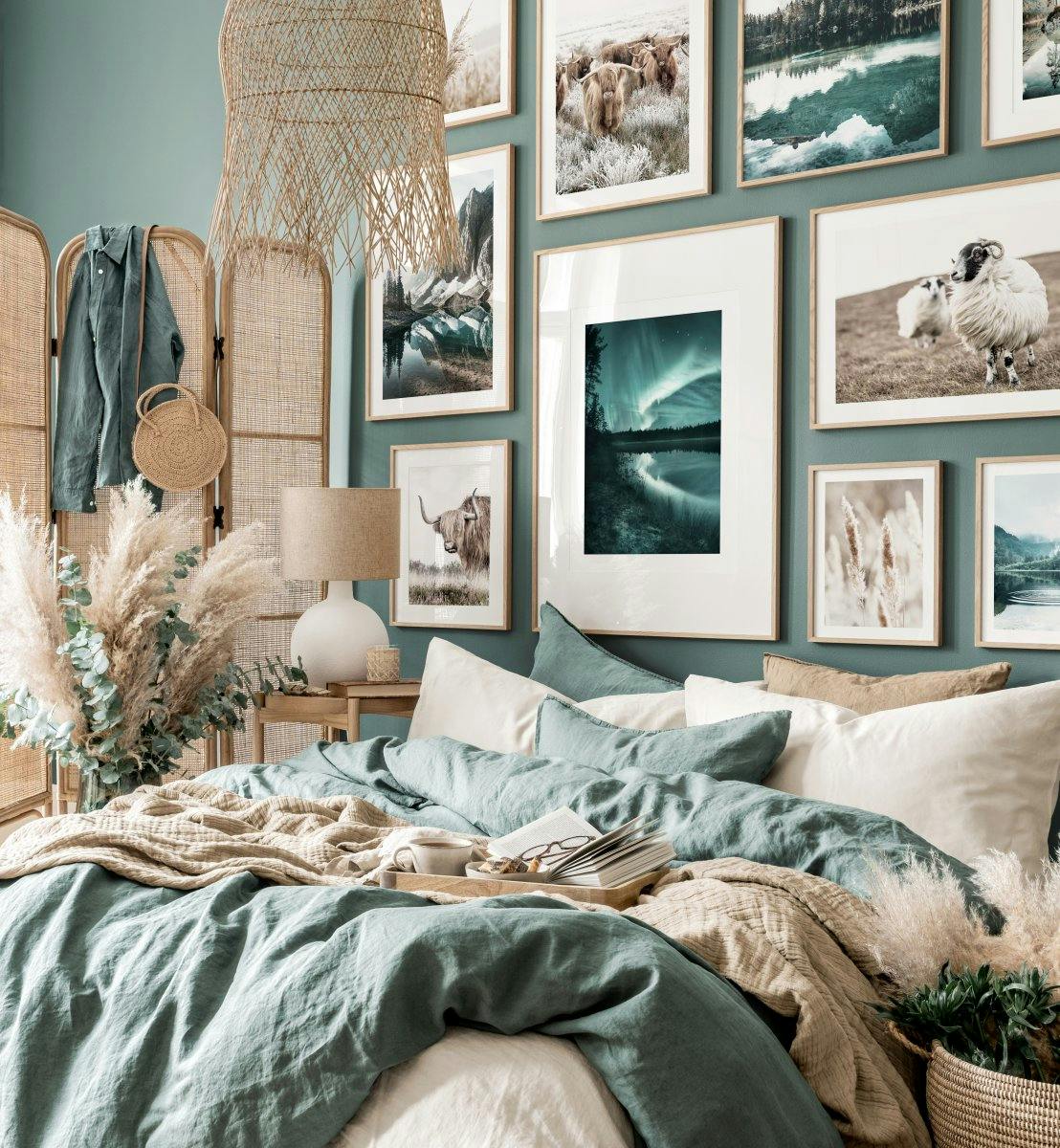 Decor dormitor Aurora Boreală tablouri cu animale rame din stejar