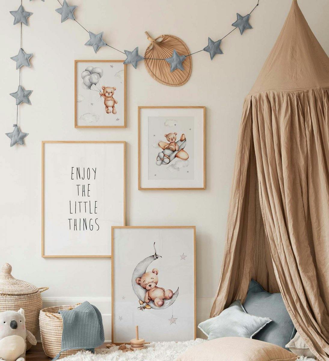 Bilderwand und Illustrationen in ruhigem Braun und Beige für das Zimmer für dein Kleinkind