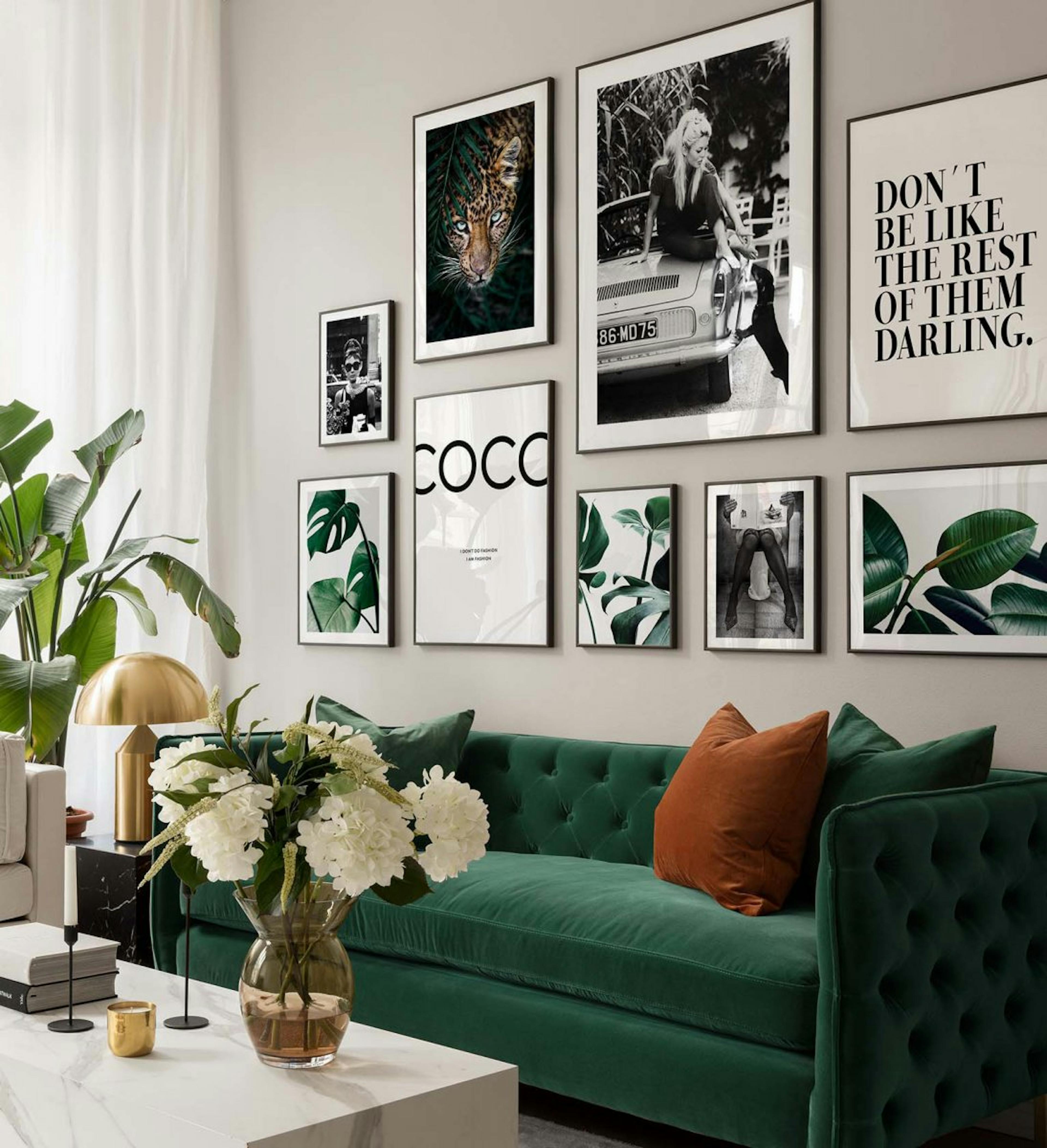 Černobílá sestava plakátů s ikonickými osobnostmi v kombinaci s citáty do obývacího pokoje