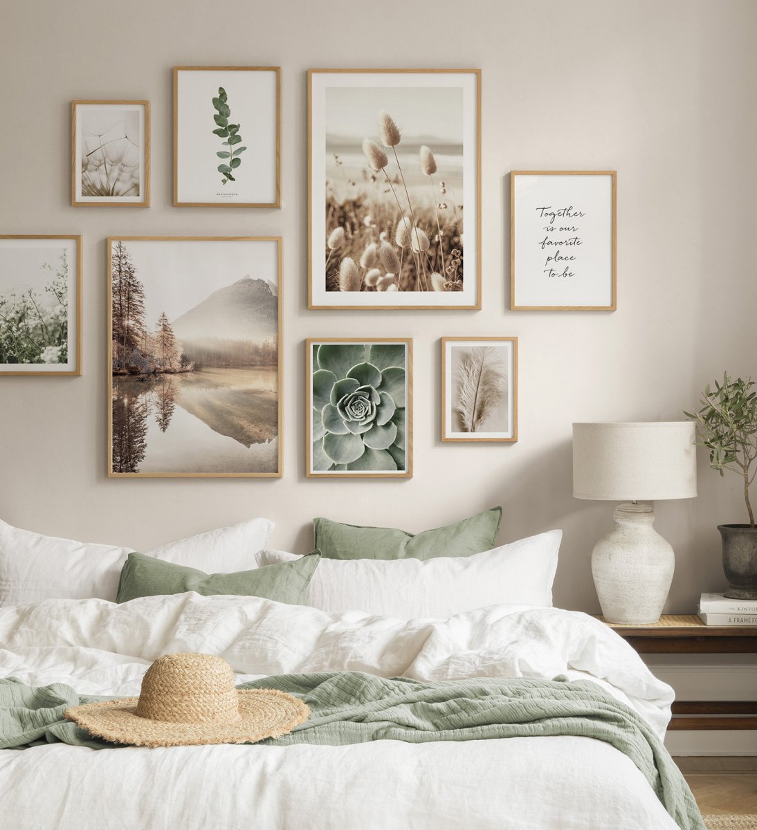 Opblazen duidelijkheid Karu Trendy beige fotowand met bloemenposters met eiken lijsten voor de  slaapkamer